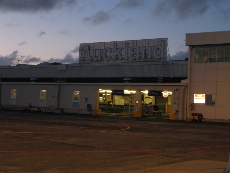 1 Auckland Airport.JPG